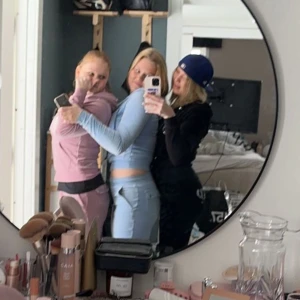 Juicy sett  - Jag säljer mina två juicy sett, det svarta och blåa, kan även tänka mig att sälja det rosa för bra bud🩷 alla finns i min profil för mer info