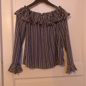 Långarmad tröja  - Jättefin tröja knappt använd💗