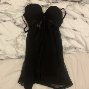 Nattlinne  - Säljer ett nattlinne, knappt använt, var för stor för mig. 