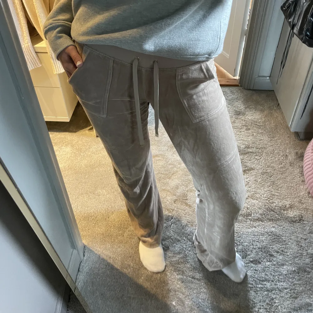 Säljer mina juicy mjukisar då de ej kommer till användning💕💕. Jeans & Byxor.