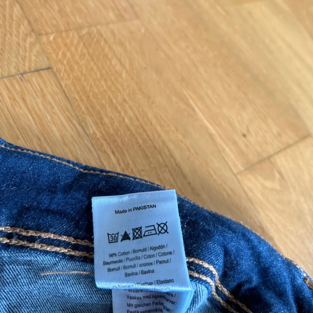 Jeans från Ichi, modell Erin Izaro Dark Blue. Använd, men utan anmärkning. Stretchiga  Storlek: 30 Material: Bomull. Jeans & Byxor.