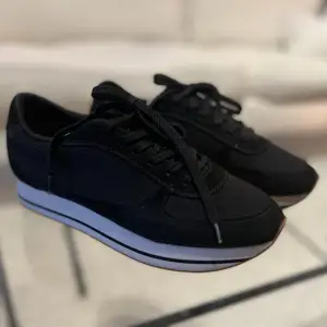 Zara basic collection shoes black. Very good condition. Barely used.