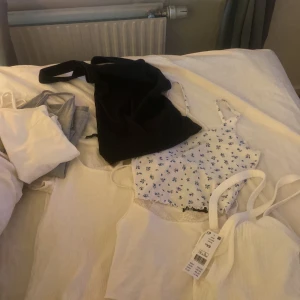 Linnen - Många olika linnen. Dom är bara använda en gång eller aldrig olika priser så skriv för frågor, priserna är olika men 15-40 kr 