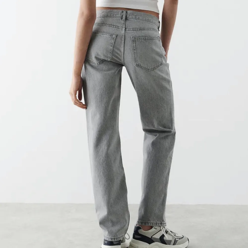 Dessa Low straight jeans i storlek 38 från Gina tricot är tyvärr försmå för mig så säljer de nu... pris går att diskuteras💕. Jeans & Byxor.
