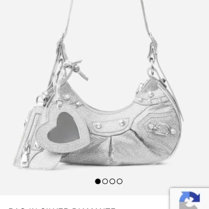 SÖKER  - Söker denna väska från ego, skriv om ni har en☺️