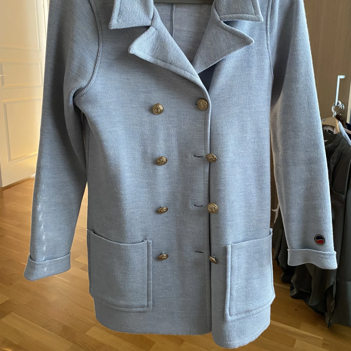 Busnel koftor den ena ljusblå den andra benvit  - 90