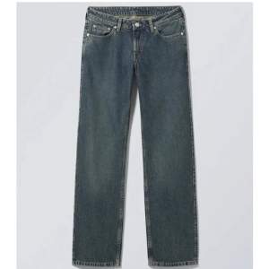 Säljer mina Arrow low straight jeans weekday, vet ej namn på färgen, i storlek 25/30💓💓 Pris kan diskuteras 