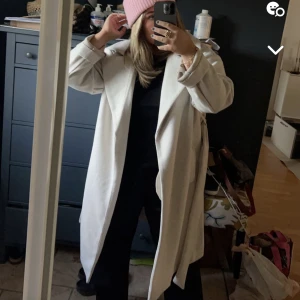 Kappa - Säljer min kappa från new yorker!! Använd fåtal gånger 🤎