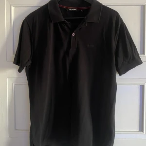 Colmar piké - Svarr Colmar piké. Skick 8/10. Använd några få gånger under sommaren. Nypris runt 500kr