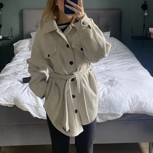 Kappa - Jacka i ”filt” tyg från Nelly! Använd men fortfarande i väldigt fint skick. Nypris 599kr