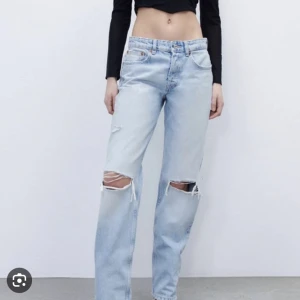 Zara jeans  - Säljer nu mina superfina straightleg jeans från zara. Jeansen har nästintill aldrig använts då jag tycker att de är lie för små på mig.💕