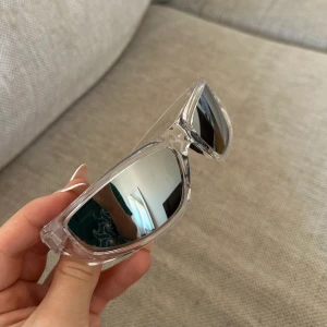 Solglasögon  - Säljer ett par populära biker glajjor! Helt oanvända då dem inte kommit till användning<3