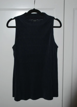 Linne - Linne från Lindex i storlek XS/S. Material syns bättre på närbilden. Använt men i gott skick, superskön passform! 