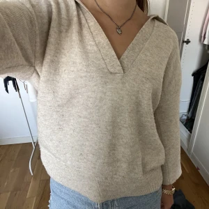 Stickad tröja - Söt tröja från h&m med trekvartsärm i storlek xs. 
