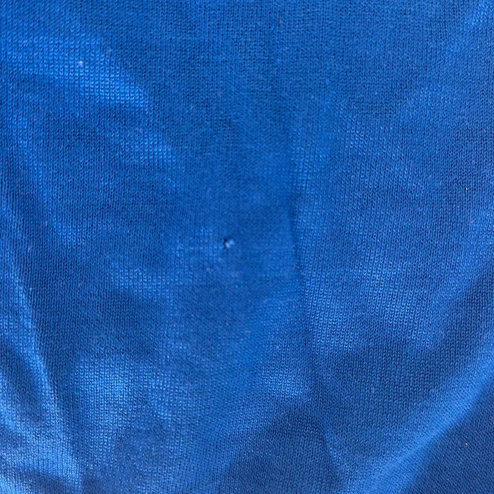 Fin blå tröja i blå finns ej kvar tror jag och ganska bra skick pris kan diskuteras som vanligt💪🏻💪🏻🔛🔝. T-shirts.