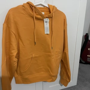 Orange hoodie - Oanvänd orange hoodie 