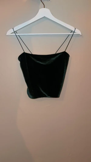 Linne - Mörkgrönt linne i sammet💚bra skick💚