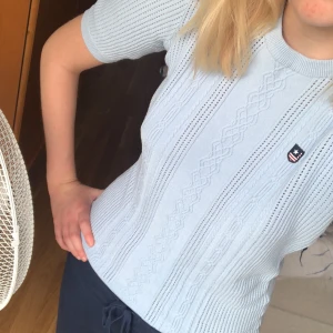 Blå stickad tshirt😍 - Passar även S , Tryck på köp nu 😍
