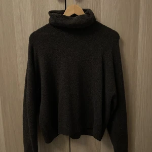 Polotröja  - Polotröja från H&M🤎