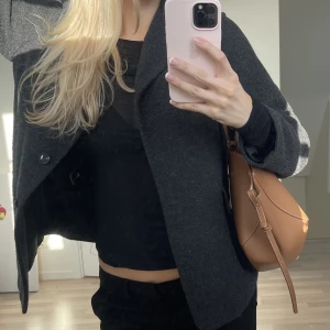 Kappa -  kappa perfekt nu till hösten! jag på bilden är storlek S för referens 