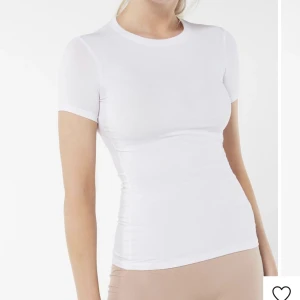 Intimissimi  - Intimissimi T-shirt köpt för 250 säljer för 150+frakt