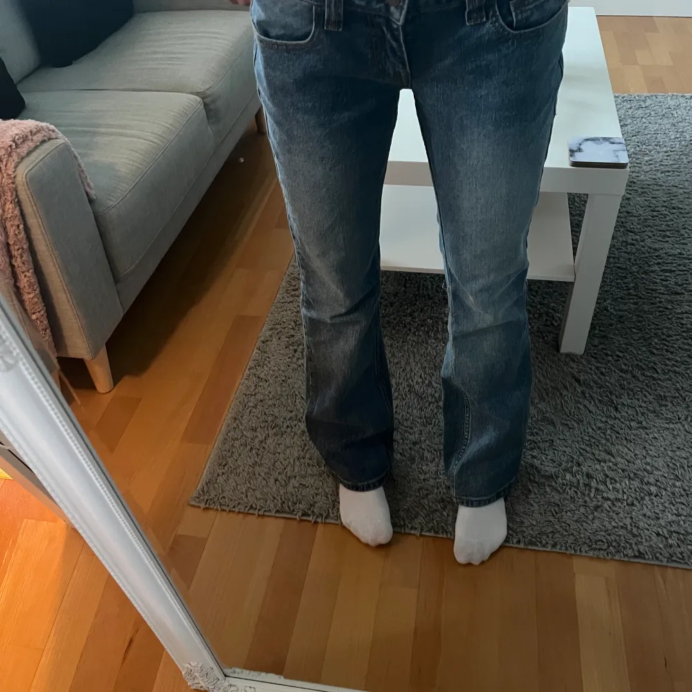 Jag kör en INTRESSEKOLL på mina skit snygga lågmidjade brandy jeans. Dom sitter super bra på mig som e 164 cm. Säljer pga att dom inte kommer till användning längre. Använda ett fåtal gånger. Buda om många intresserade. Köpta för 40€ = 477 kr + frakt.. Jeans & Byxor.
