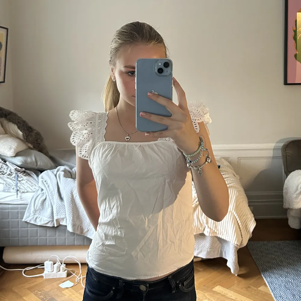 Superfin sommarhit blus/tröja från Zara som passar till allt! . Blusar.