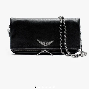 Zadig voltaire - Säljer min fina zadig väska som är i super fint skick. Först till kvarn❤️ skriv för mer bilder & info! Äkthetsbevis finns