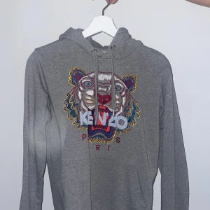 Kenzo hoodie - Snygg grå Kenzo Hoodie som knappt är använd 