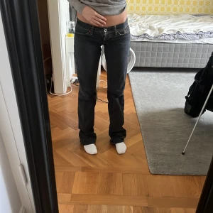 Evisu jeans - Säljer mina evisu jeans för att dem är för små! Är cirka 167-168, storlek 28 men passar mer 26-27 skulle jag säga