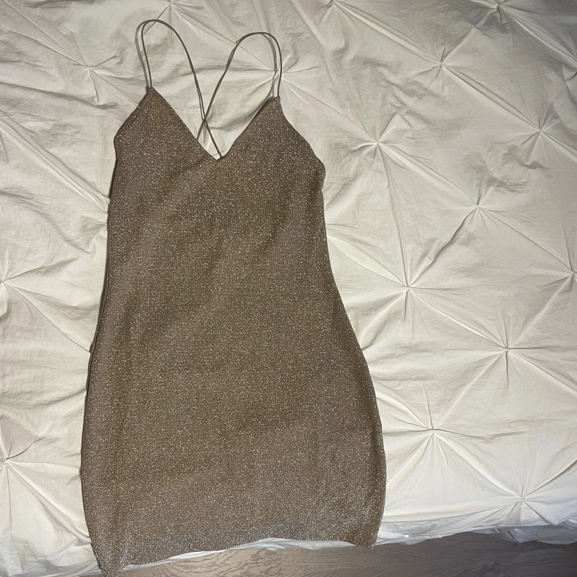 Guldglittrig festklänning