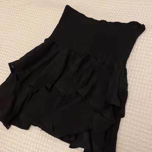 En super bekväm kjol som aldrig har kommit till användning den är helt som ny💕
