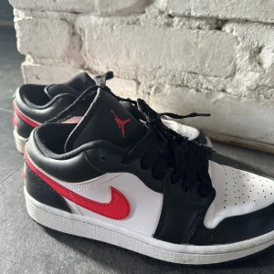 Jordans - Säljer mina Jordans köpt från restock säljer då dom inte kommer till användning. Små defekter förekommer. 