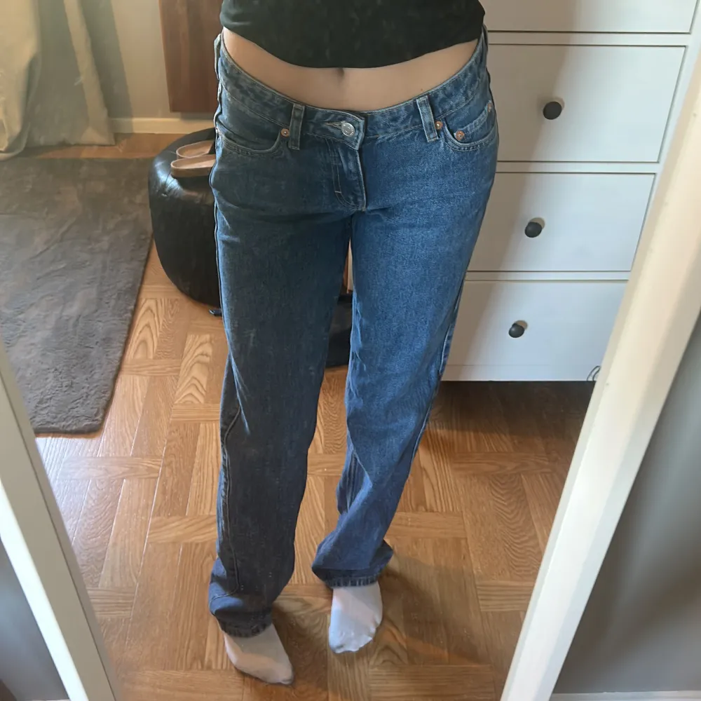 Arrow low straight jeans från Weekday, aldrig använda💙. Jeans & Byxor.