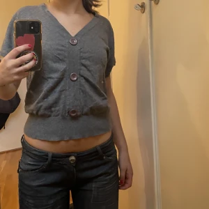 Miss H stickad tröja - Jättefin stickad kortärmad kofta som är som i nyskick från miss H i storlek 38 som passar en storlek xs-m