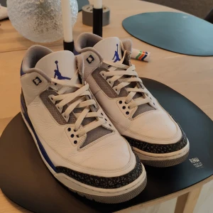Jordan 3 racer blue - Säljer mina Jordan racer blue köpa från sneakersnstuff 2020/1. I använt men bra skick. 