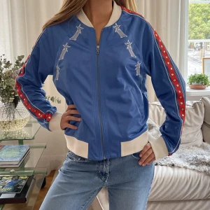 Jätte cool jacka💖 - Jätte snygg jacka har en fläck på💞💞