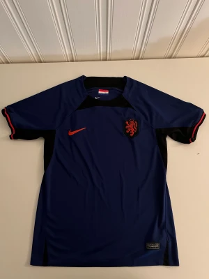 Nederländerna fotbollströja  - Nederländerna away 2022 Storlek S/M