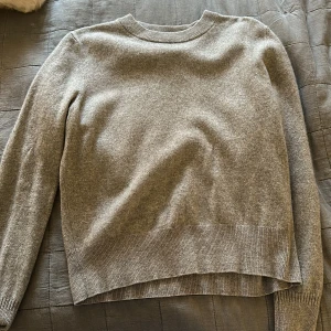 Stickad tröja - Skit snygg grå stickad tröja 😍😍😍