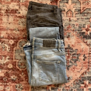 JEANSPAKET 2 - BARA DE GRÅA FINNS KVAR💕 ZARA storlek 34 innerbenslängd 86cm