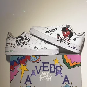 Custom made airforces FOR SALE!  - Custom made air forces till salu Hand gjort med kärlek  1 of 1 kommer aldrig att göras om igen  Först till kvarn som ger bäst bud 