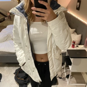 Skidjacka - Vinter/skidjacka från McKinley storlek 36, ganska använd men ser fortfarande fin ut💕💕