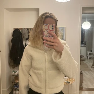 Pilejacka H&M - Gosigaste pilejackan, ny med lapp kvar men säljer pga lite för liten. Storlek XS, säljer för 120kr