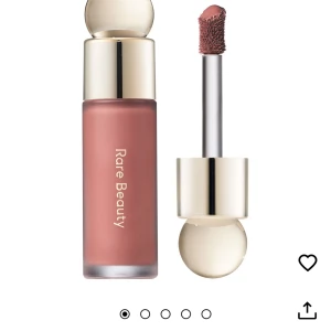 Rare Beauty liquid blush - Blush från rare beauty i färgen ”Worth”, ny limited edition färg. Superfin, endast använd en gång. Säljer pga att jag inte tåler den :( nypris 299kr, mitt pris; 239kr + eventuell frakt💕