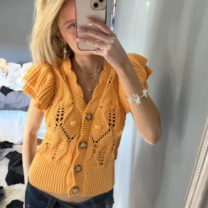 Kofta  - Så söt kofta från zara!❤️ passar perfekt nu till våren💕