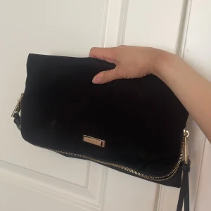 Vikbar clutch - Handväska (clutch) som är vikbar för extra utrymme!