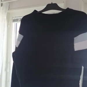 Croppad sweatshirt - Jättemysig tröja i croppad modell