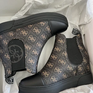 Guess stovlar - Använt en gång 