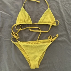 Bikini - Bikini fem calzedonia, lite urtvättad men fint skick💕