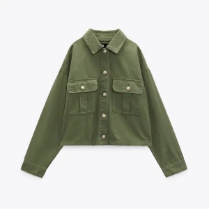 Grön jacka - Fin jacka från Zara som jag tyvärr inte gillade passformen då jag ville ha den mer oversized. Endast testad med prislapp kvar❤️